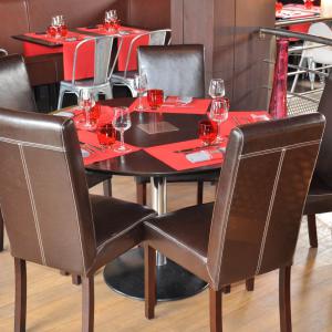 Table pour 5 personnes